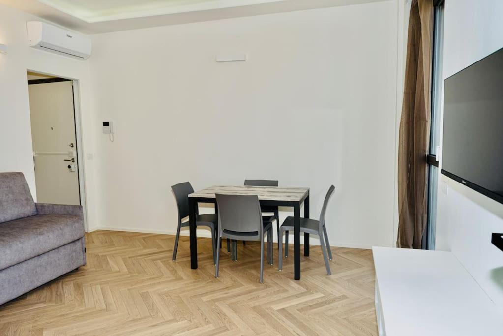 Sky View -Porta Nuova- Appartamento 2 Con Balcone Milano Dış mekan fotoğraf